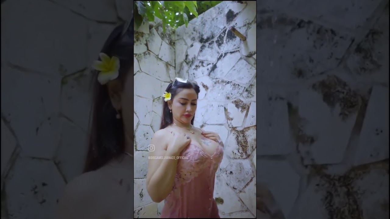 Tante Sisca Lagi Mandi Sampe Kliatan
