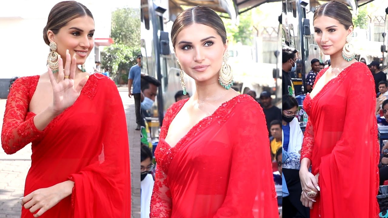 Tara Sutaria Looks Gorgeous In Red Saree Arrives For Promotion Heropanti 2 | Dance Deewane Juniors