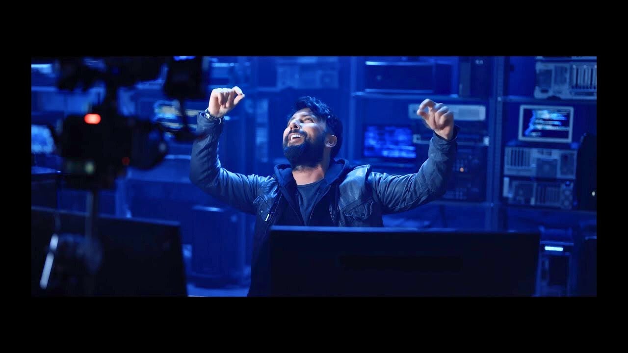 TARKAN – Geççek (Official Music Video)
