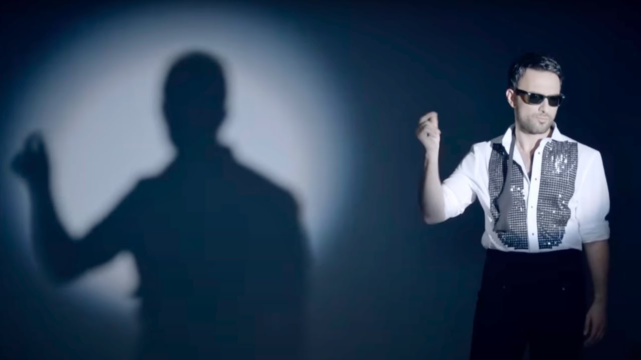 TARKAN feat. OZAN ÇOLAKOĞLU - Aşk Gitti Bizden (Official Music Video)
