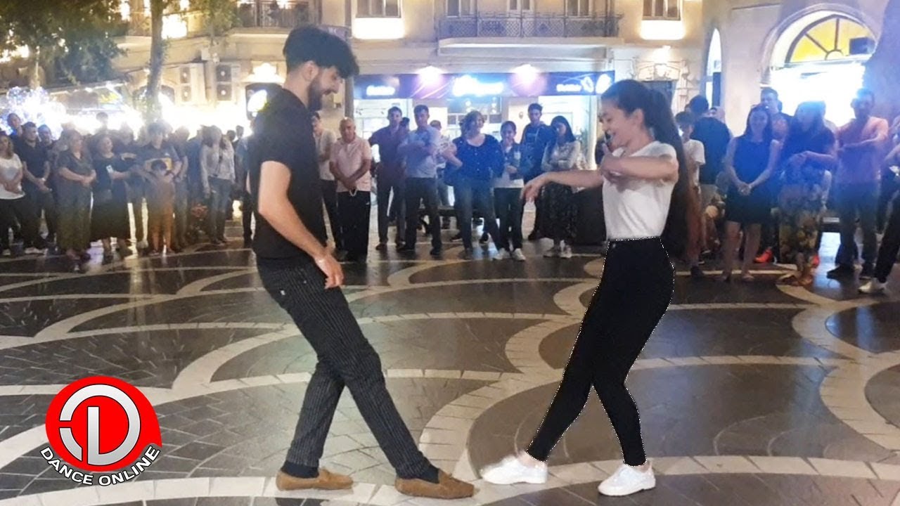 Tarqovuda qiz mellimi ile elə Oynadi ki her kesi basina yigdi