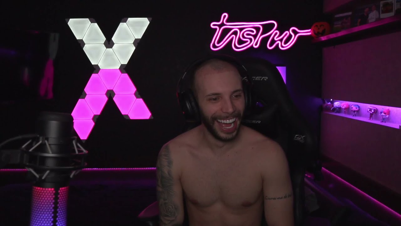 TASPIO PAGANDO PEITINHO (.)(.)