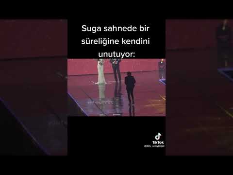 tatlı ve sevimli anlar~suga kendini sahnede unutuyor🤗🤭