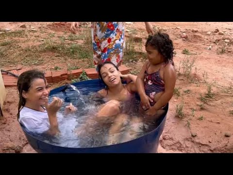 TAYNARA LEVANDO KAMYLINHA PRA CAIXA DE ÁGUA DELA 😱