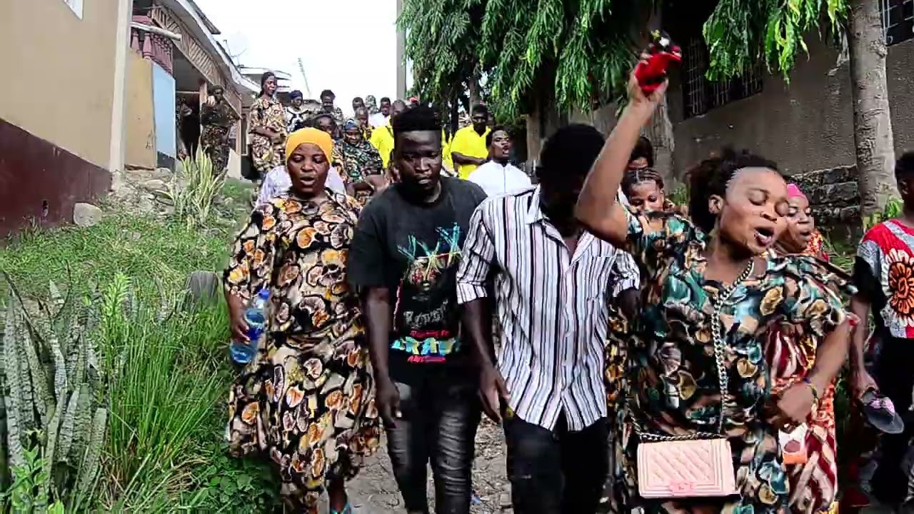 TAZAMA JINSI MATARUMBETA WALIVYO MWAGA MAUTAMU KATIKA NDOA MALAMBA MAWILI
