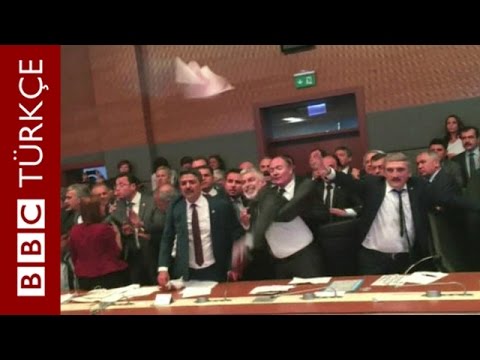 TBMM'de yine tekmeli, yumruklu kavga - BBC TÜRKÇE