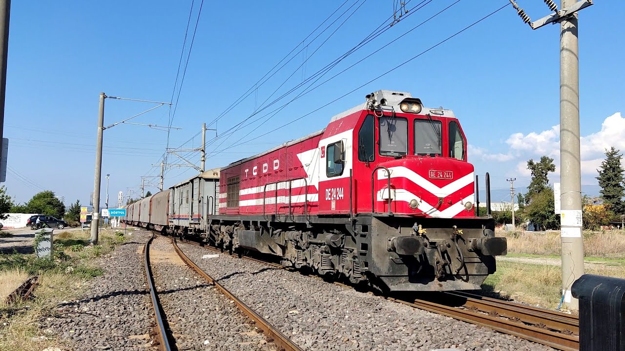 TCDD DE 24244 Karma yük treni.