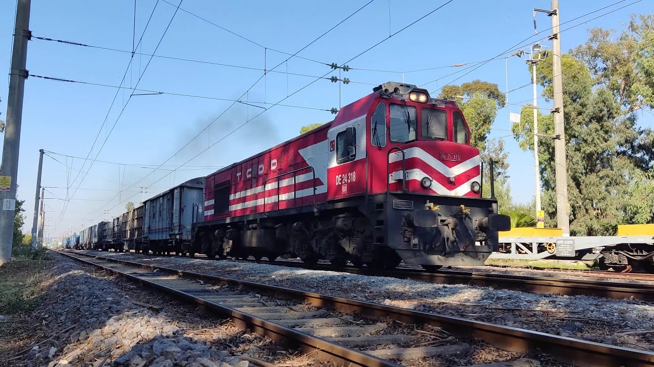 TCDD DE 24318 Karma yük treni mükemmel motor sesi.