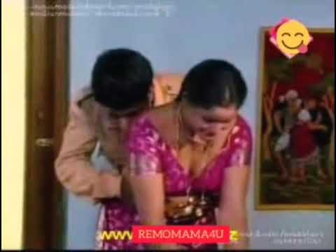 Telugu Aunty Sareeslip seducing watchman #navel #saree #webseries #kollywood #tollywood #actress