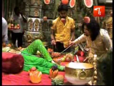 Telugu Heroine Sada Crying at Shooting Location