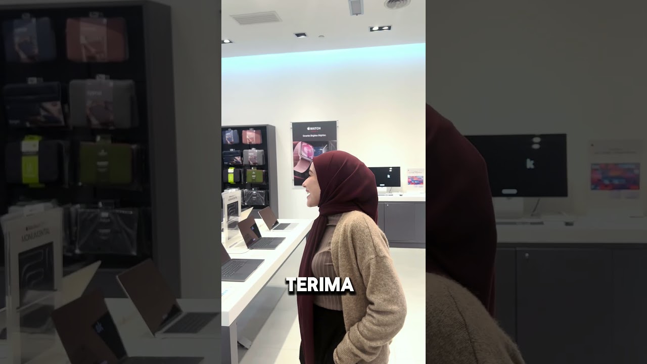 Tengah jalan2 and I stopped by this shop sebab terdengar lagu. 🥰