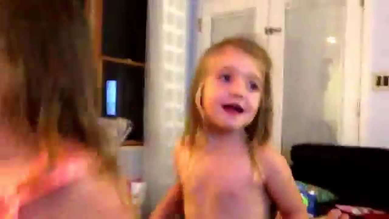 Tete e Mimi pulando no colo do Banimo