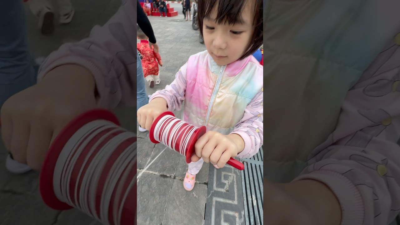 Thả diều cô bé ra dây diều hết cuộn dây cho diều bay cao thật cao..#patang #kite #xuhuong #layangan
