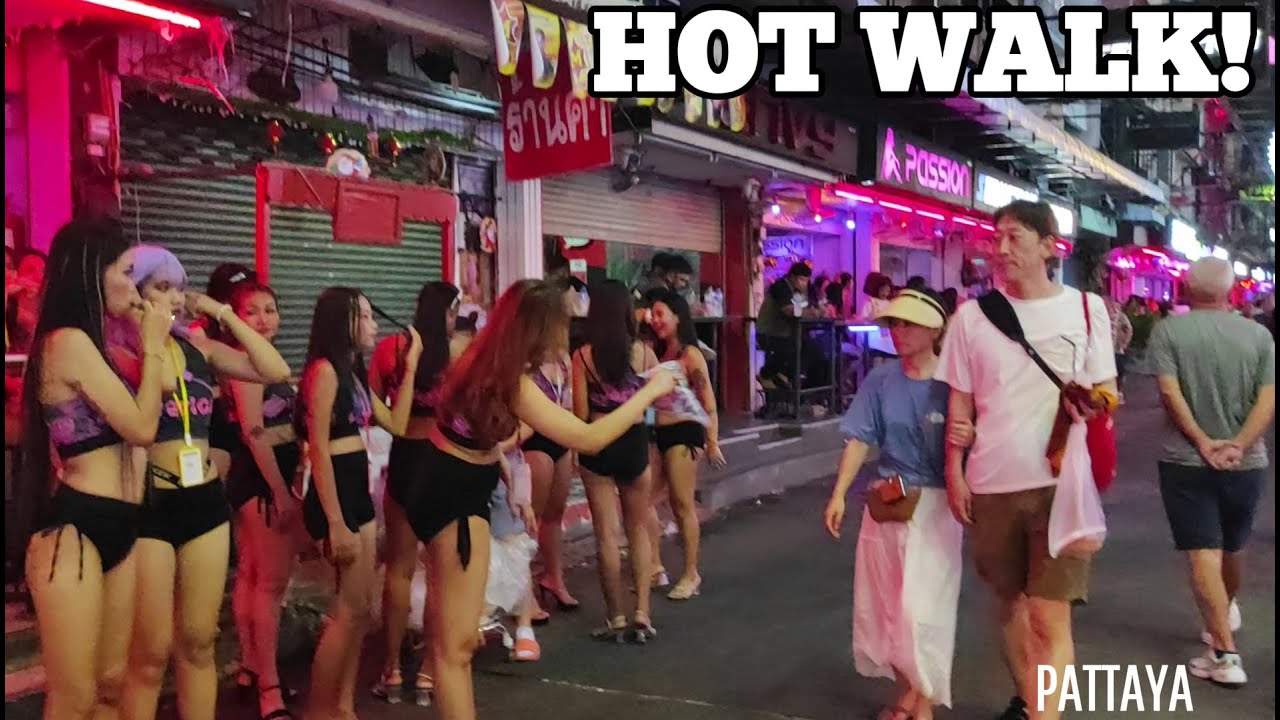 Thailand crazy night walk in Pattaya, thousands of people