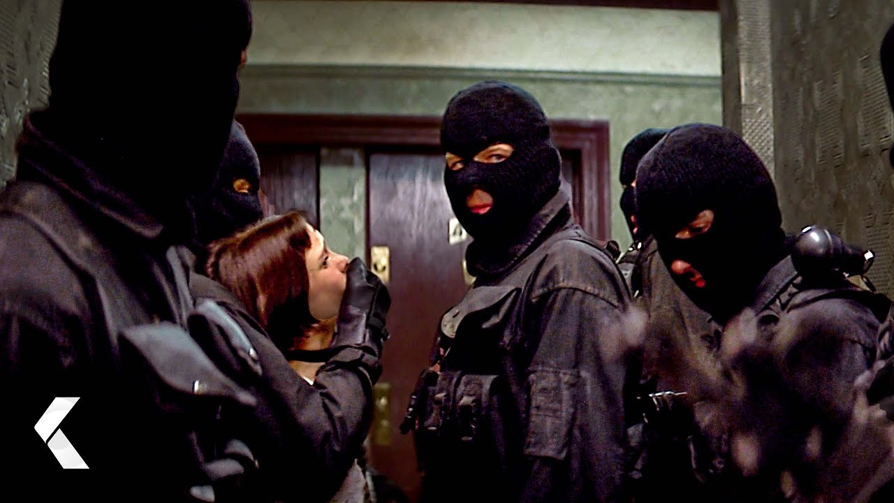 The Apartment Siege - LÉON: THE PROFESSIONAL Clip (1994) Jean Reno, Natalie Portman