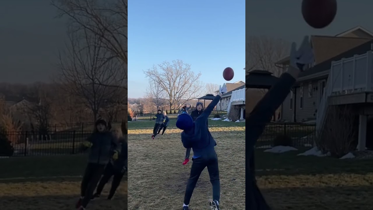 The craziest one hand catch of all time🤯!! #football #viral #sports #shorts