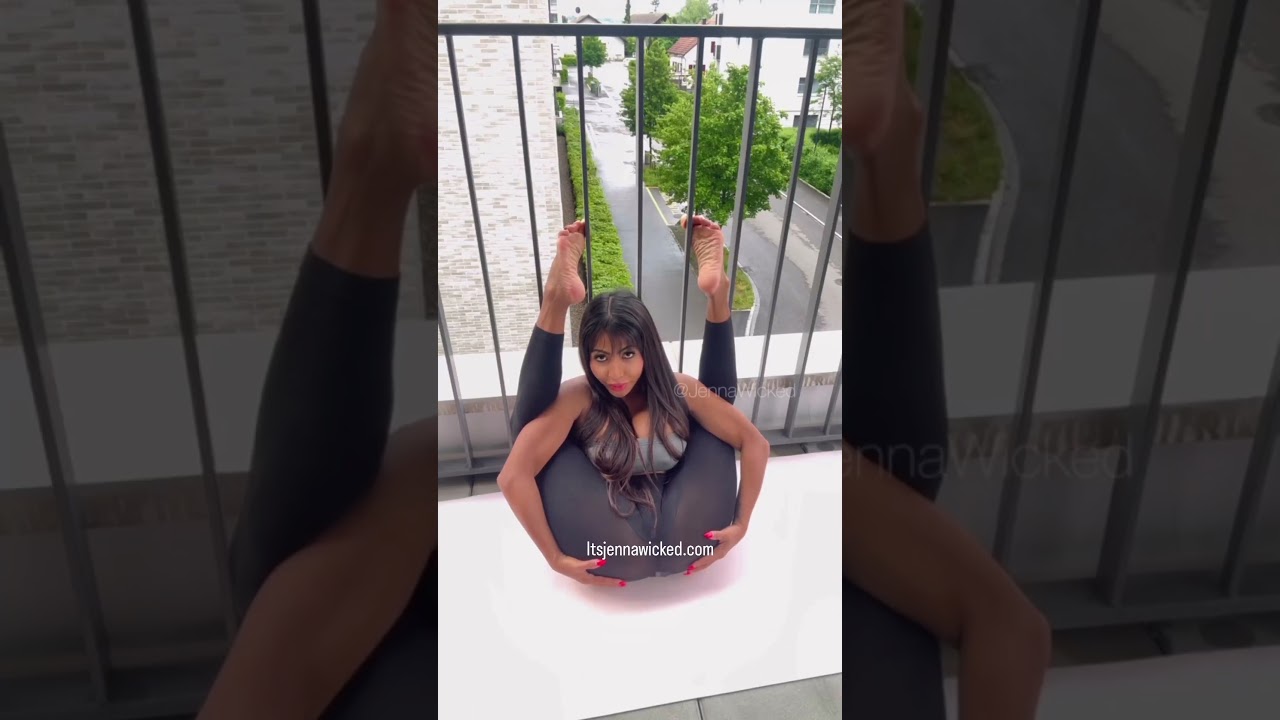 The Girl is Doing Hot video Aah aah😂😂🙈 #gouri_gadhuzz 😂#nivyynivedya #viral #comedy