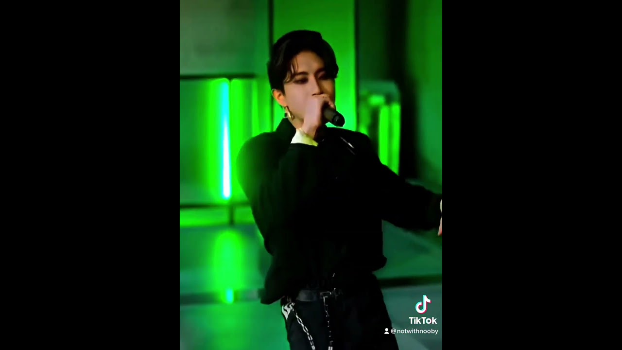 the iconic king han jisung #hanjisung #straykids #skz