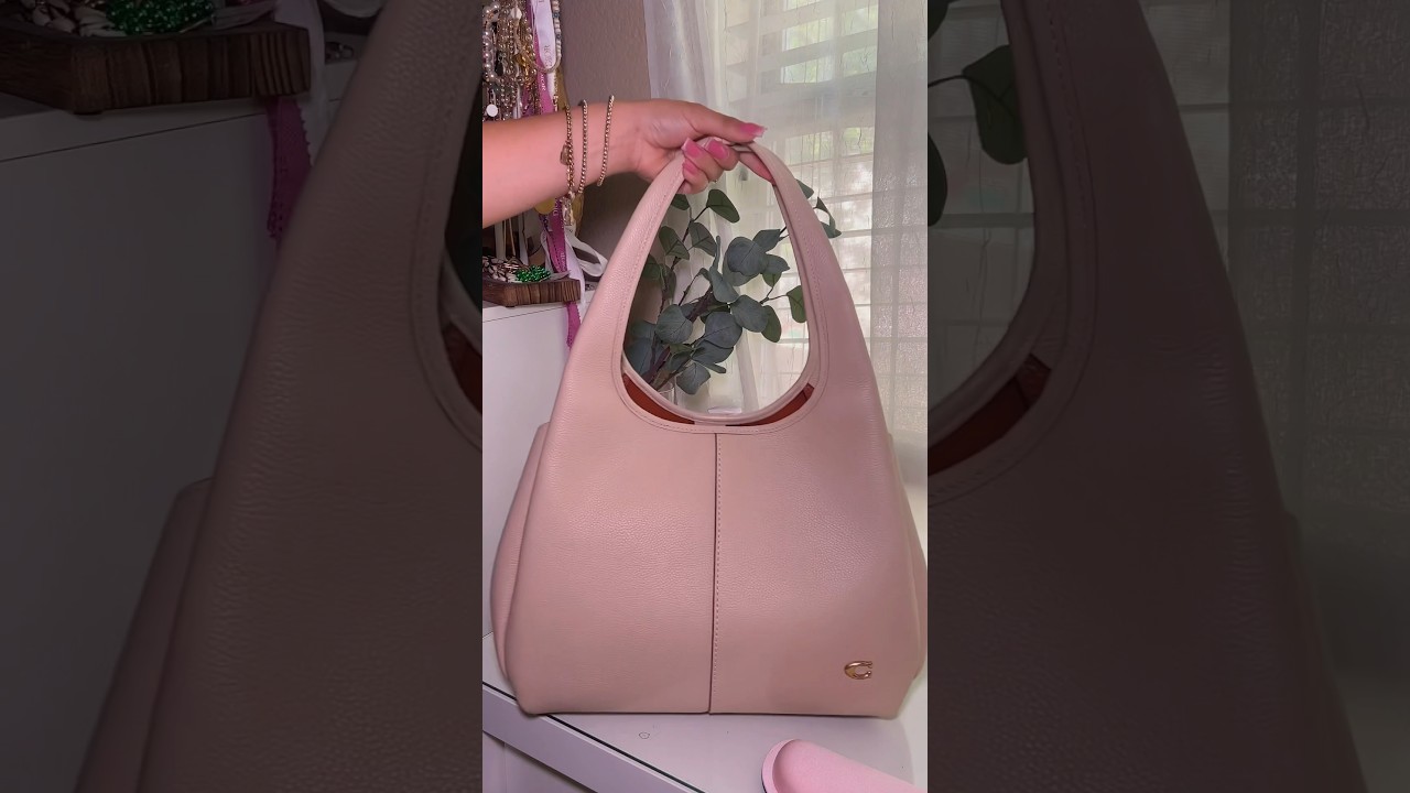 the perfect work bag 🤍 coach Lana bag #officebag #corporatelife