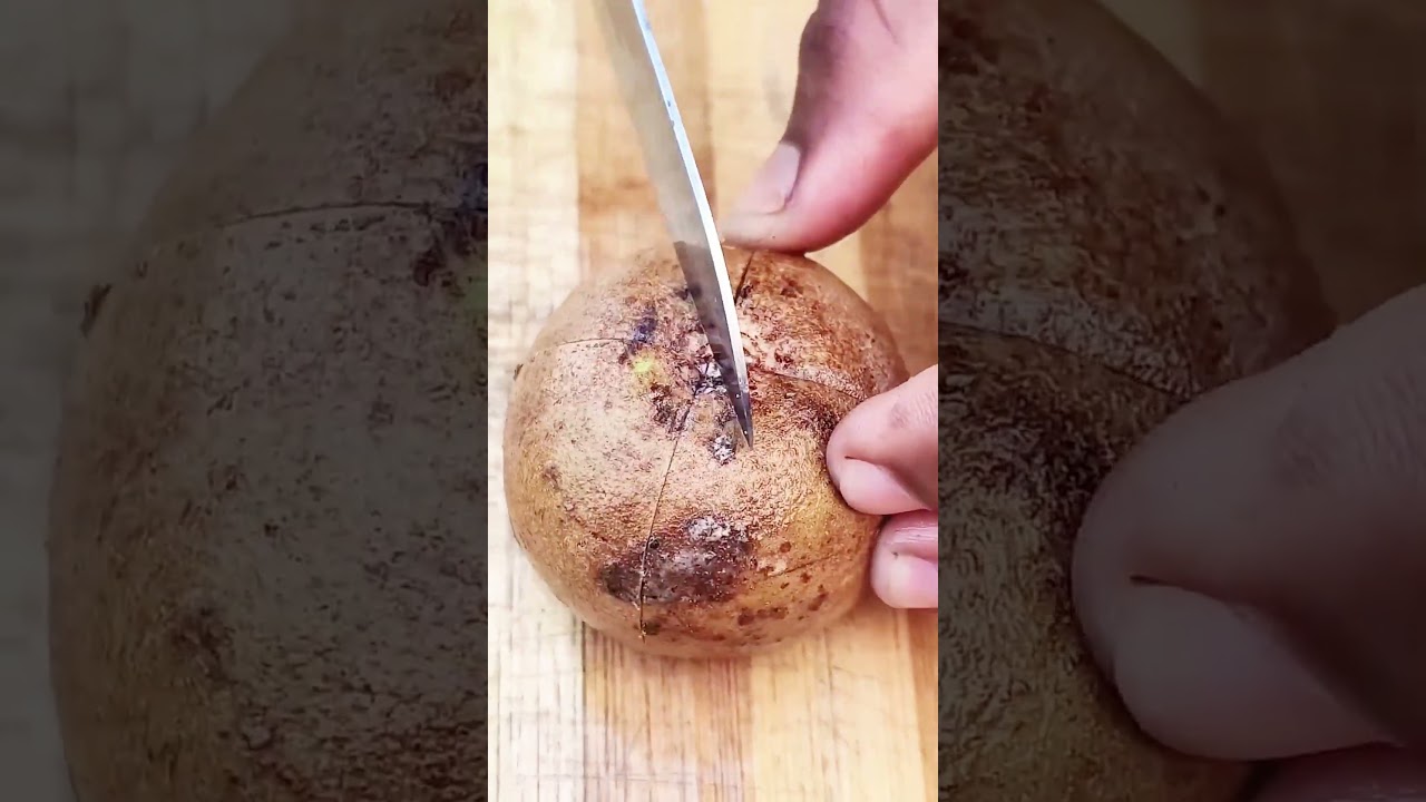 The process of cutting sapodilla fruit