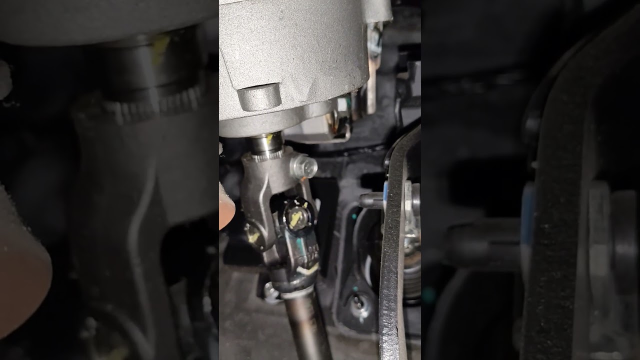 The reason for the rattling noise when turning the steering wheel is that the cross-axis universal
