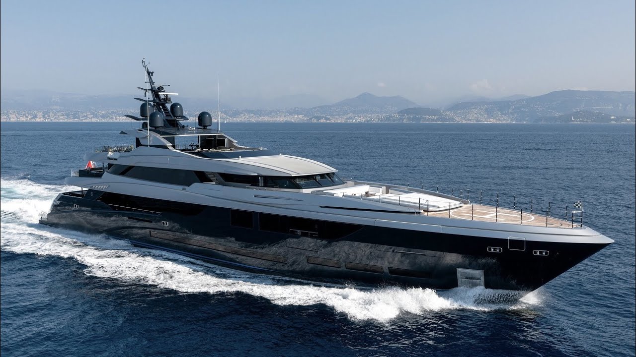 The Superyacht SARASTAR: An Icon of Style and Performance