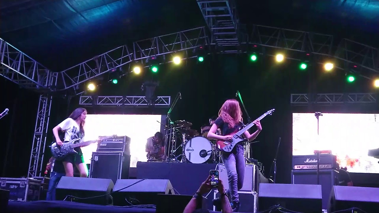 The Warning - Papá sobre ruedas 2019
