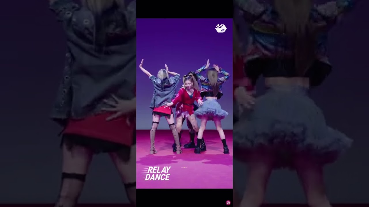 the way lia helped ryujin in a costume malfunction
