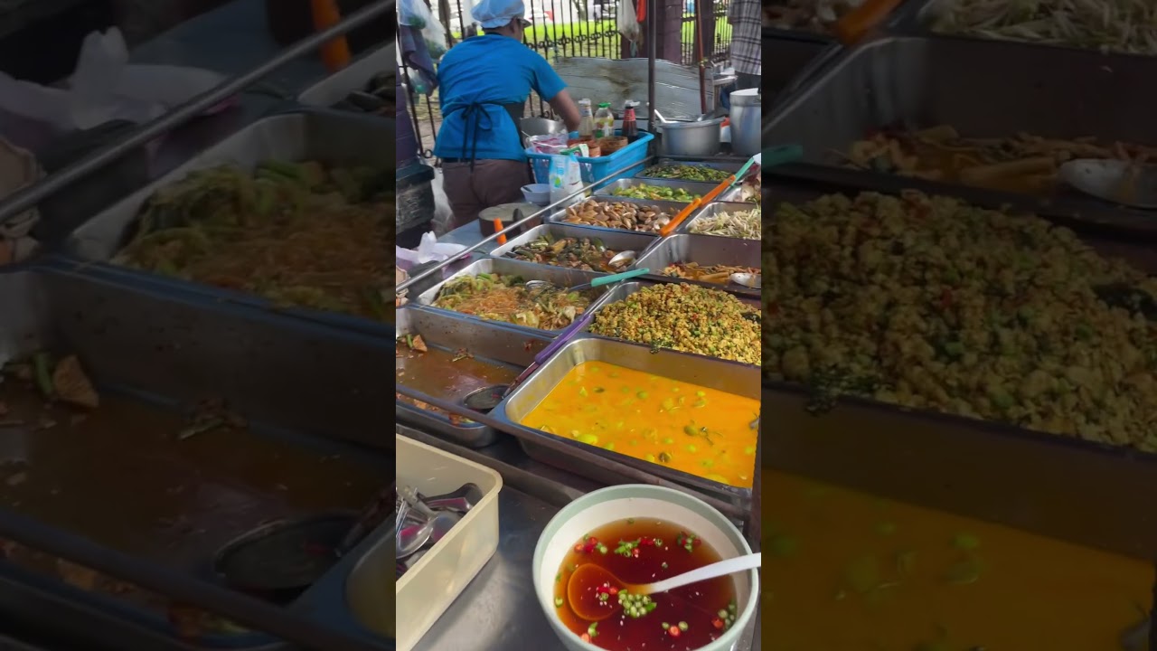 THE WORLDS CHEAPEST BUFFET! 1$ 🤯  #lumpinee #bangkok #buffet #thailand #thaifood #passportbros