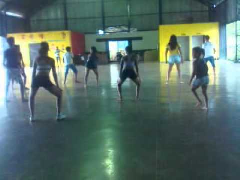 thielly kesia e ana cristina dançando funk (primeiro dia de aula da thielly)muito bom