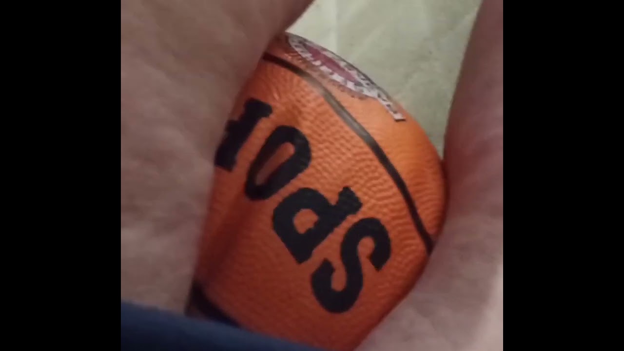 thighs burst basketball (HEADSCISSOR)
