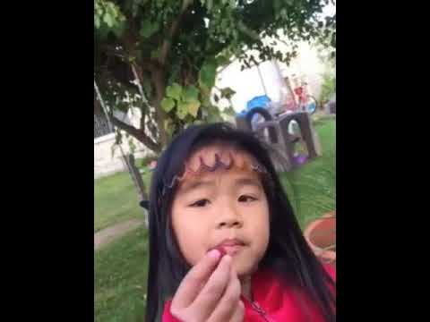 Thippy pick her red rash berries