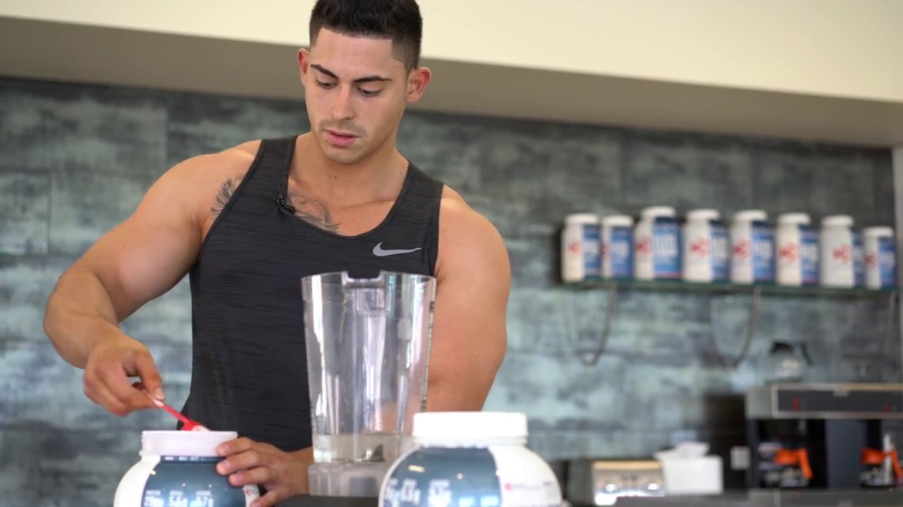 This 4-Ingredient Shake Packs 40g of Protein
