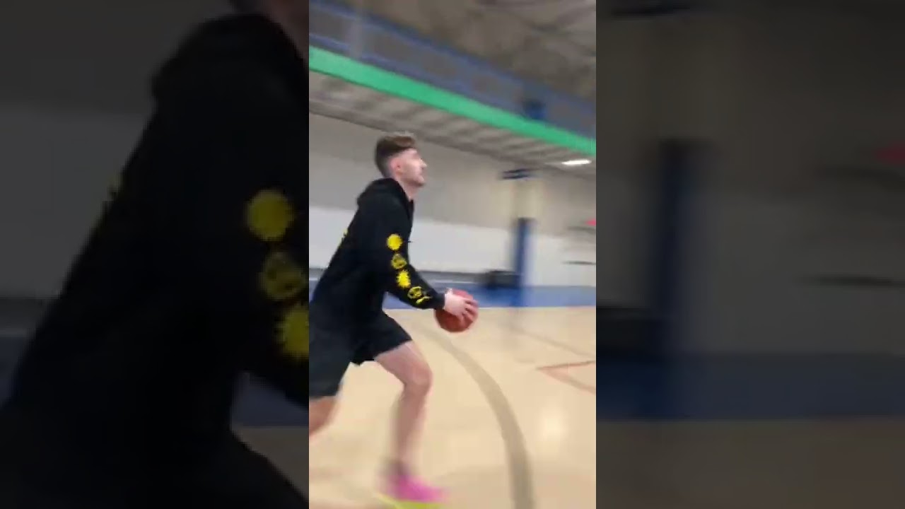 This dudes really 6’11 and can’t dunk 🤦‍♀️ #shorts