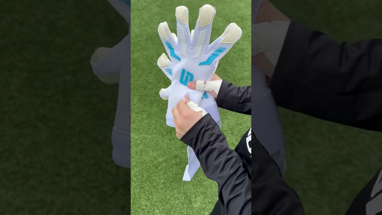 This is the Gripmode Ice Hybrid 2.0 FT 🥶  #football #goalkeeper