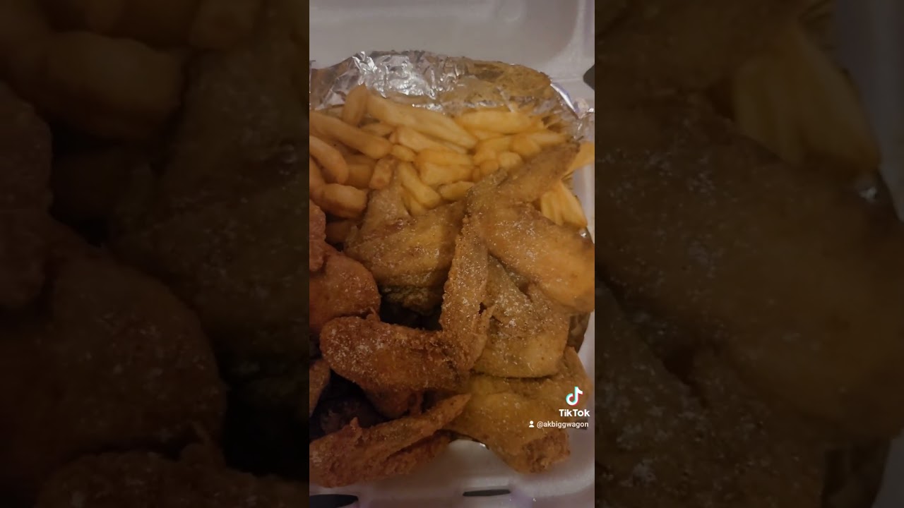 This Is Why Hooks Chicken So Damn Good! Its Got Fentanyl Sprinkled On It🤣🤣🤣🤣