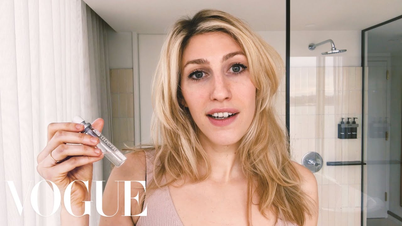 This Sex Columnist's Beauty Routine Will Make You Better at Flirting | Vogue
