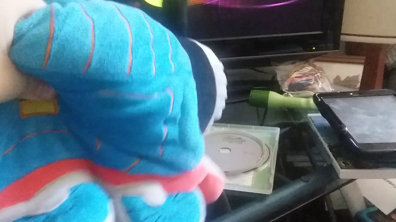 Thomas watches the Paramount DVD logo