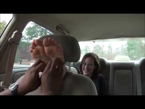 Tickle feet in car 😂
