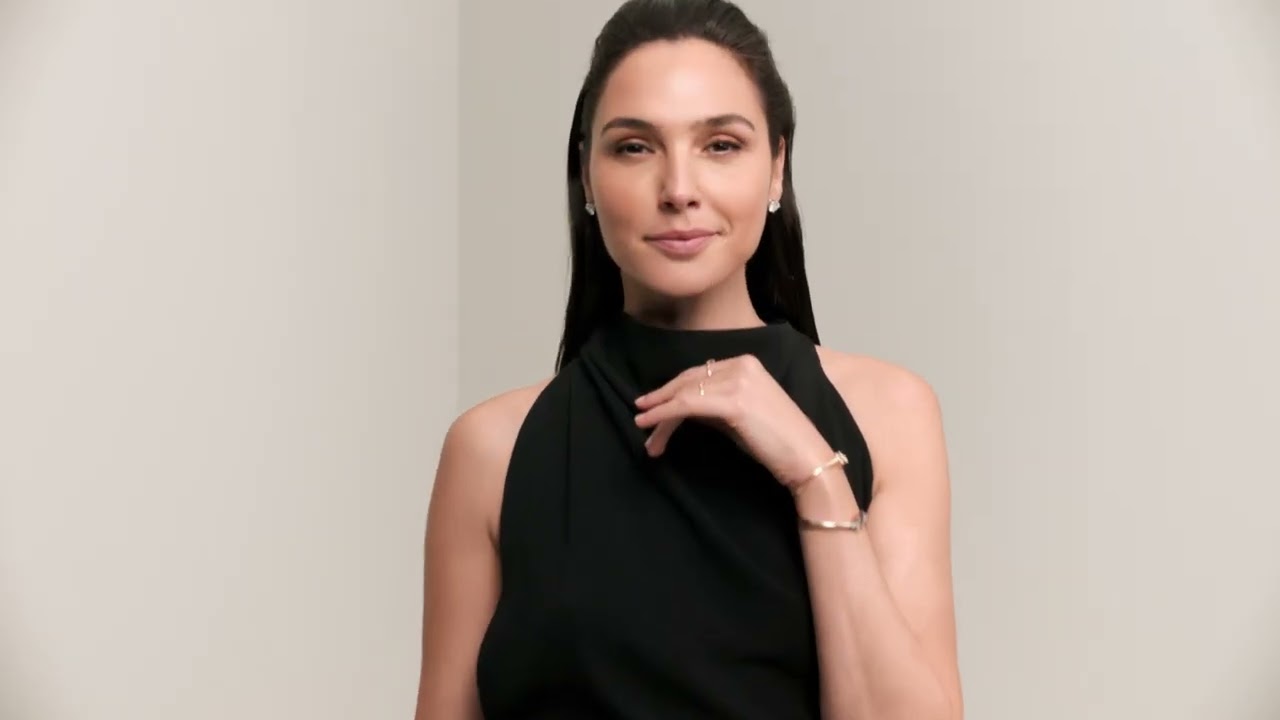 Tiffany & Co.—Gal Gadot Wears Tiffany T