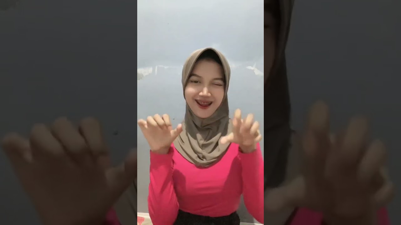 Tik tok hijab tobrut SMA cantik imut idaman 🤤 ID @de_mpiw2