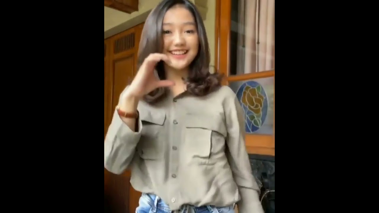 TIKTOK CHIKA JEDAG JEDUG PAMER GUNUNG GEDE - DIJAMIN GA KEDIP AH