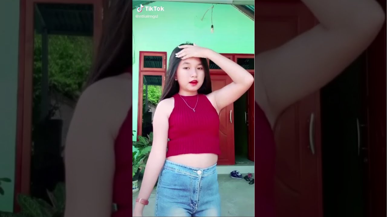 TIKTOK ID : ntlialrngsl BAJU MERAH JANGAN SAMPE LELAH