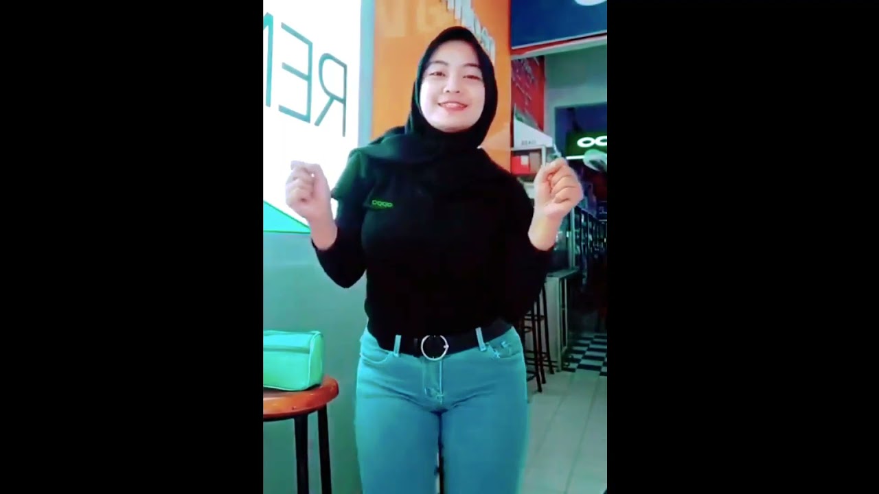 TIKTOK JILBAB GUNUNG GEDE GOYANG HOT 🔥