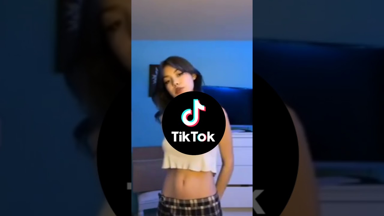Tiktok no bra challege.. dabce to the beat