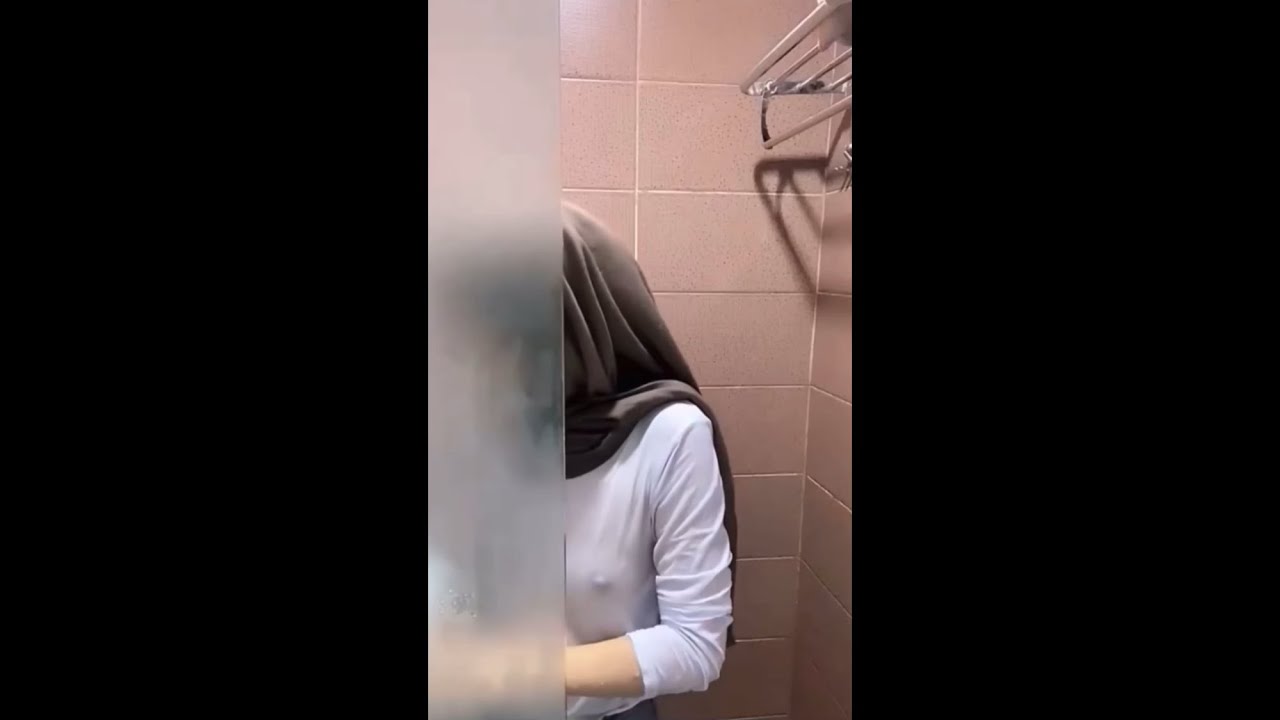 Tocil mandi no bra terlihat jelas