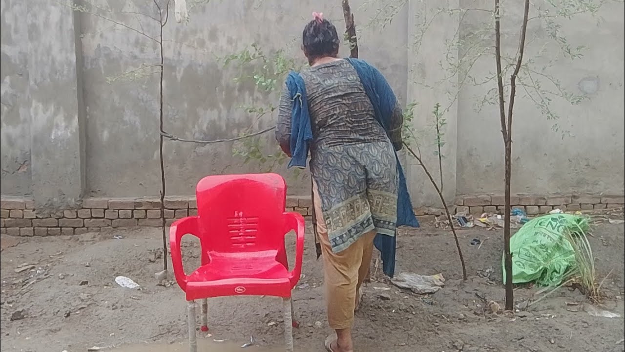Today i bathing in rain 🌧 _ Desi house wife routine _ village rural life _ aunty daily vlog