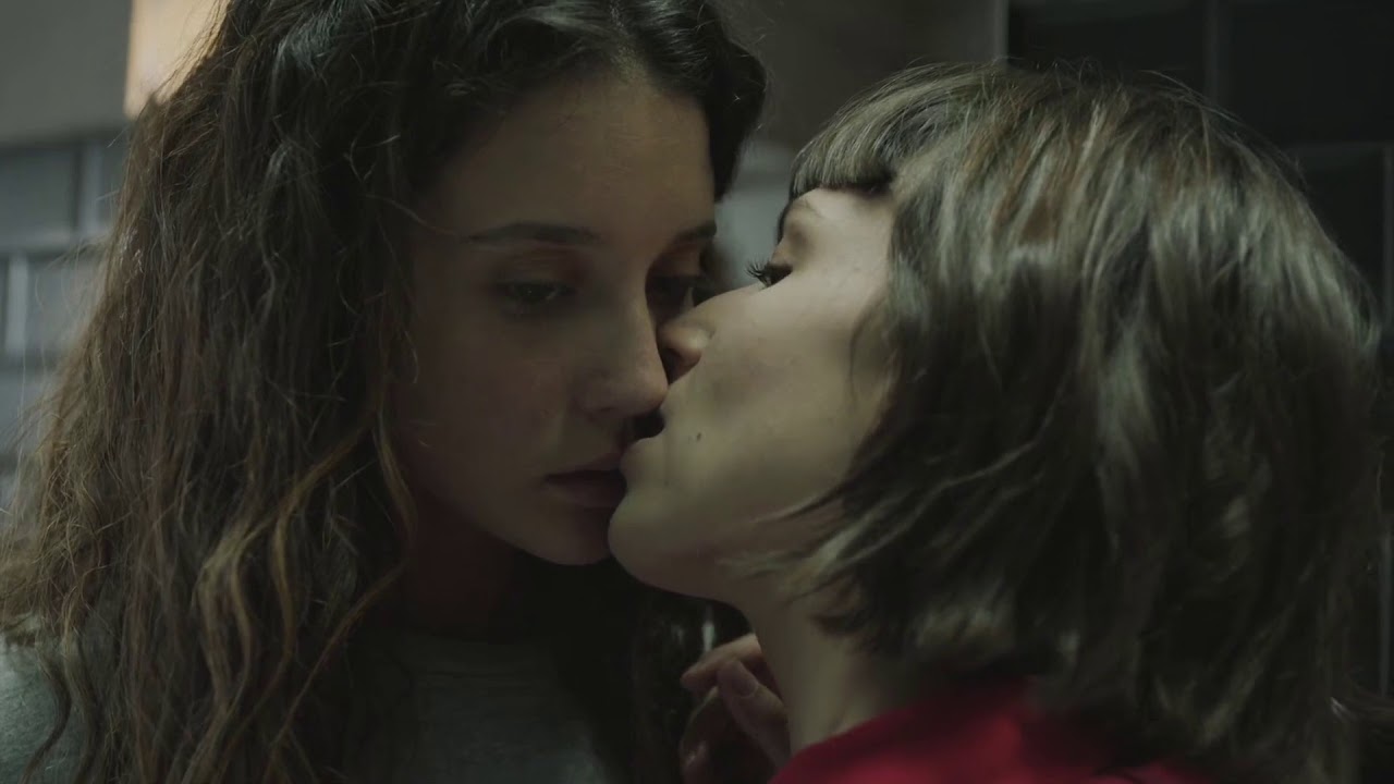 Tokyo and Alison Parker kissing scene - La casa de papel