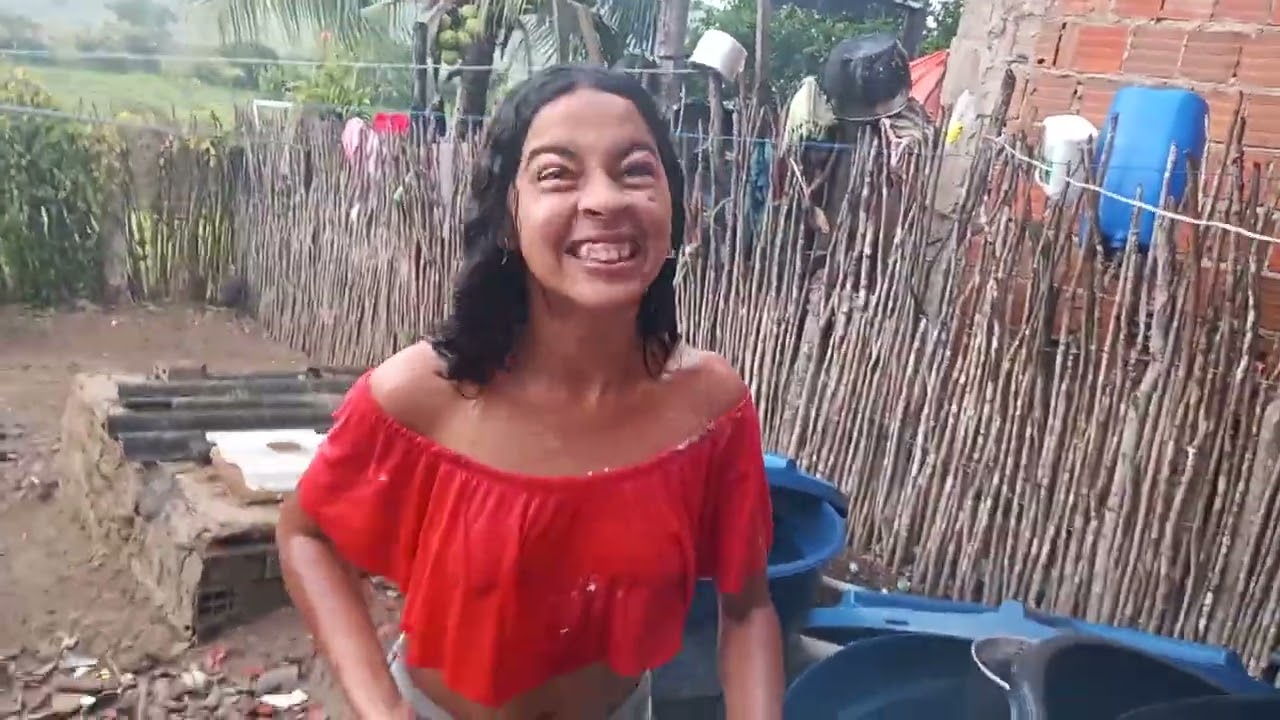 tomando  banho  e  cara  de  tirna  da  panela   kkkk    trava   lingua   elicopetero    kkkkkkk