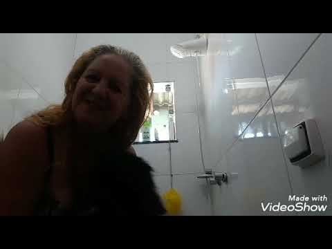 TOMANDO BANHO COM LULU/taking a shower with my dog
